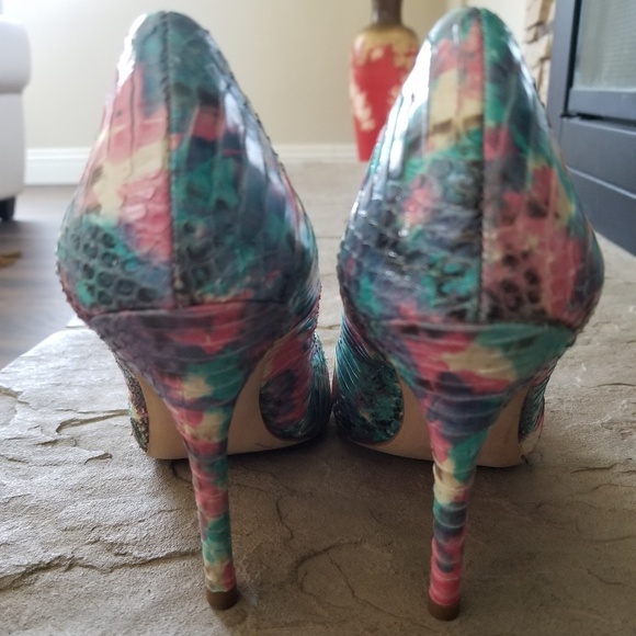 Shoes - Picture 3 of 4